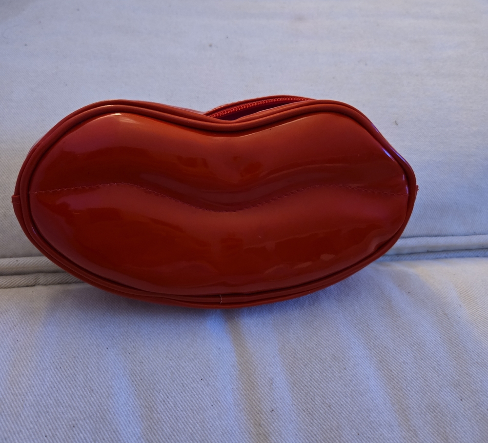 Red‎ Lip-Shaped Clutch